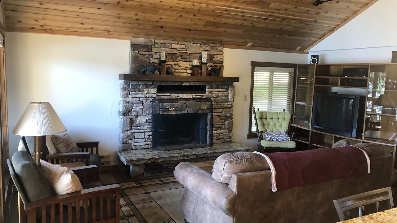 Photo of Livingroom in Hayden Lake