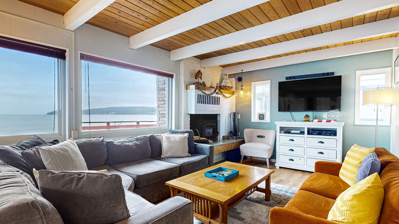 Photo of Livingroom in Langley