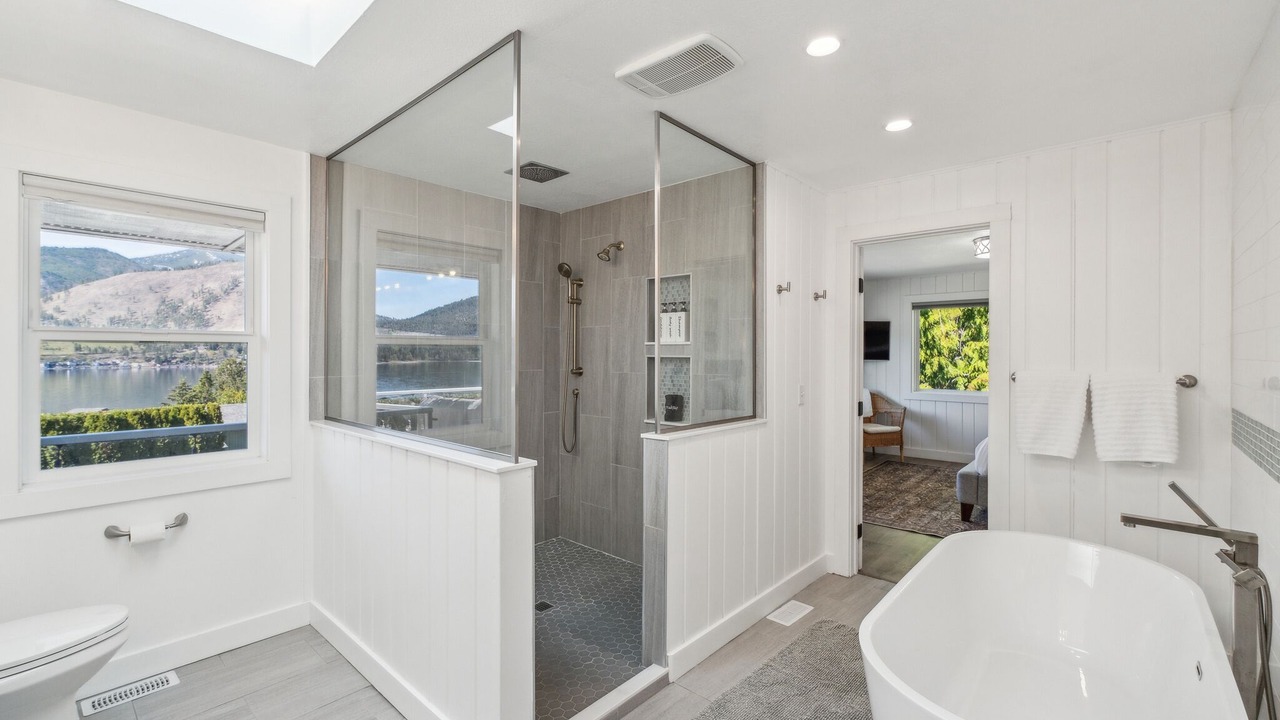 Photo of Bathroom in Manson