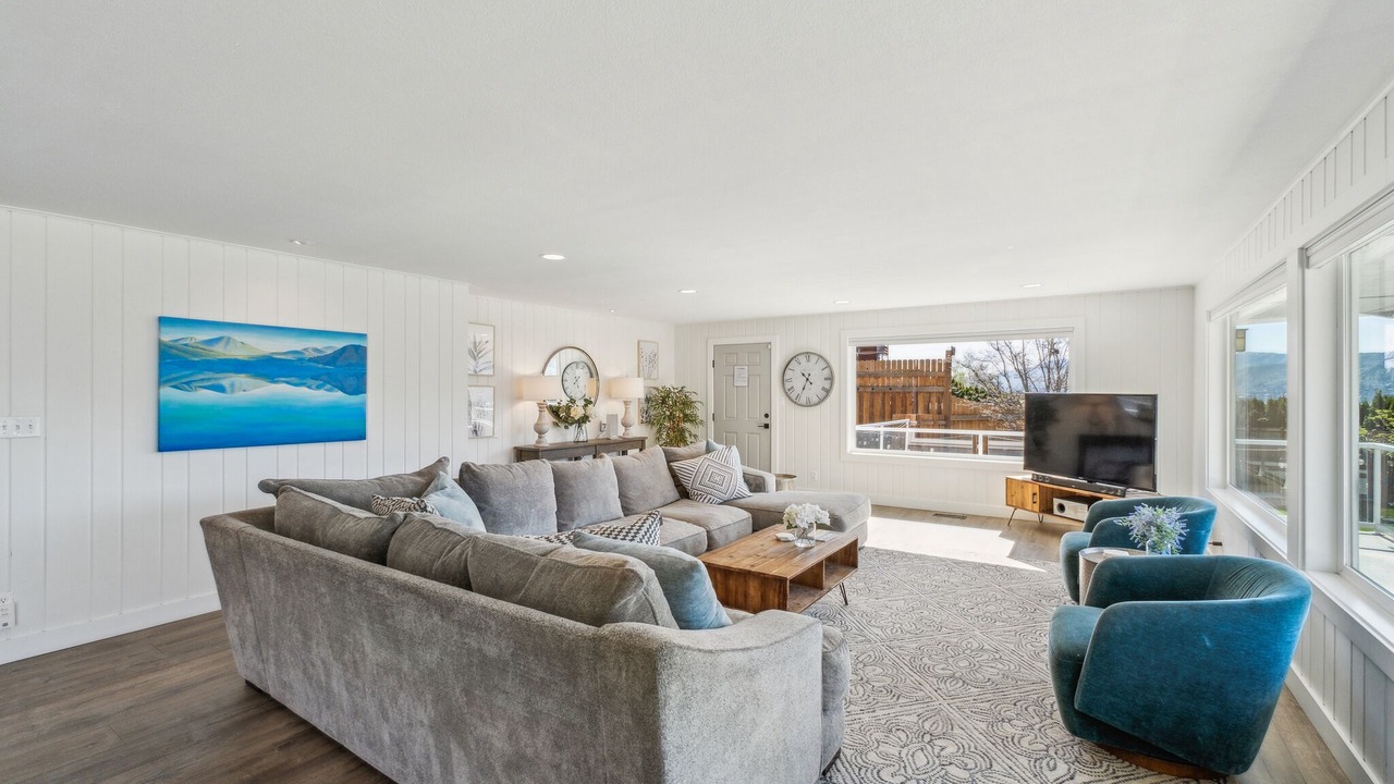 Photo of Livingroom in Manson