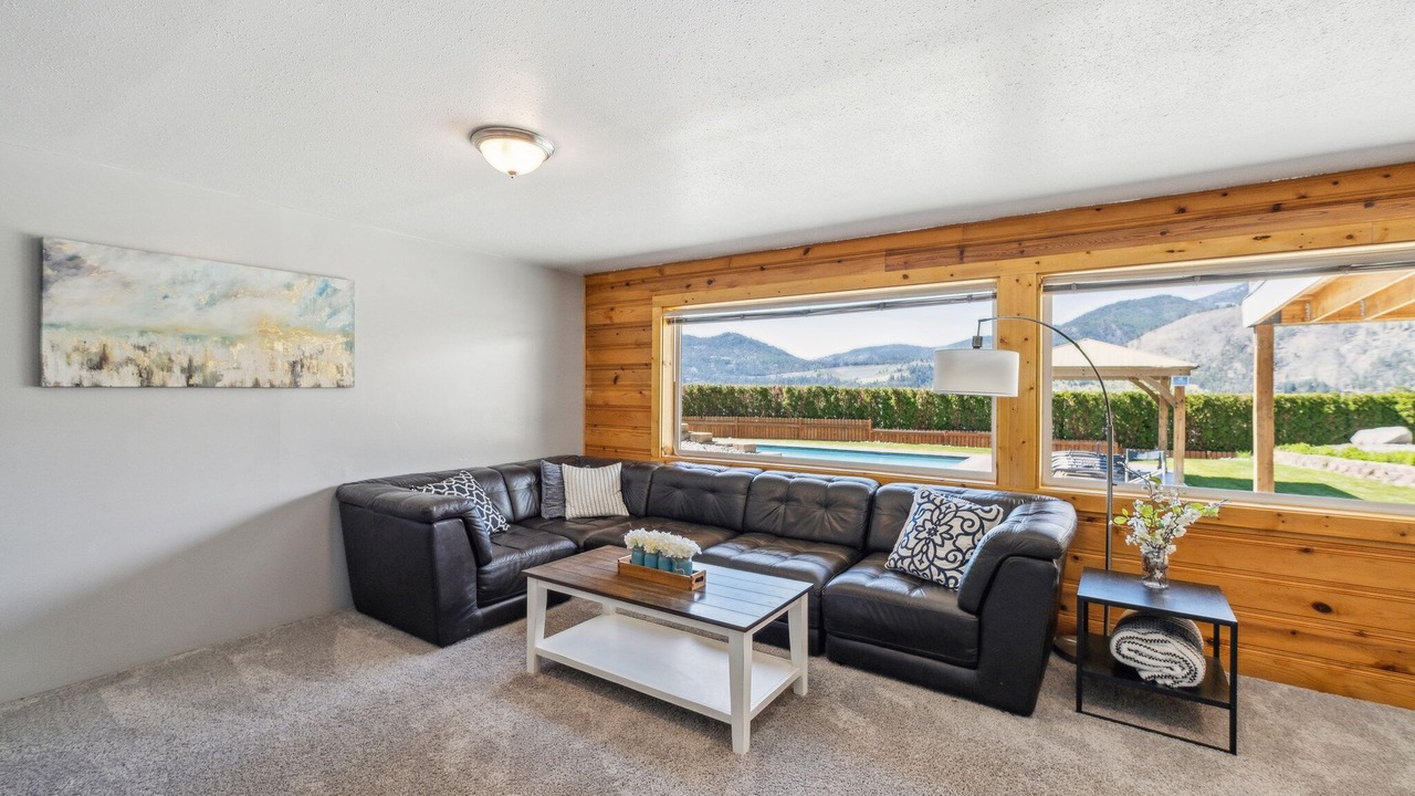 Photo of Livingroom in Manson