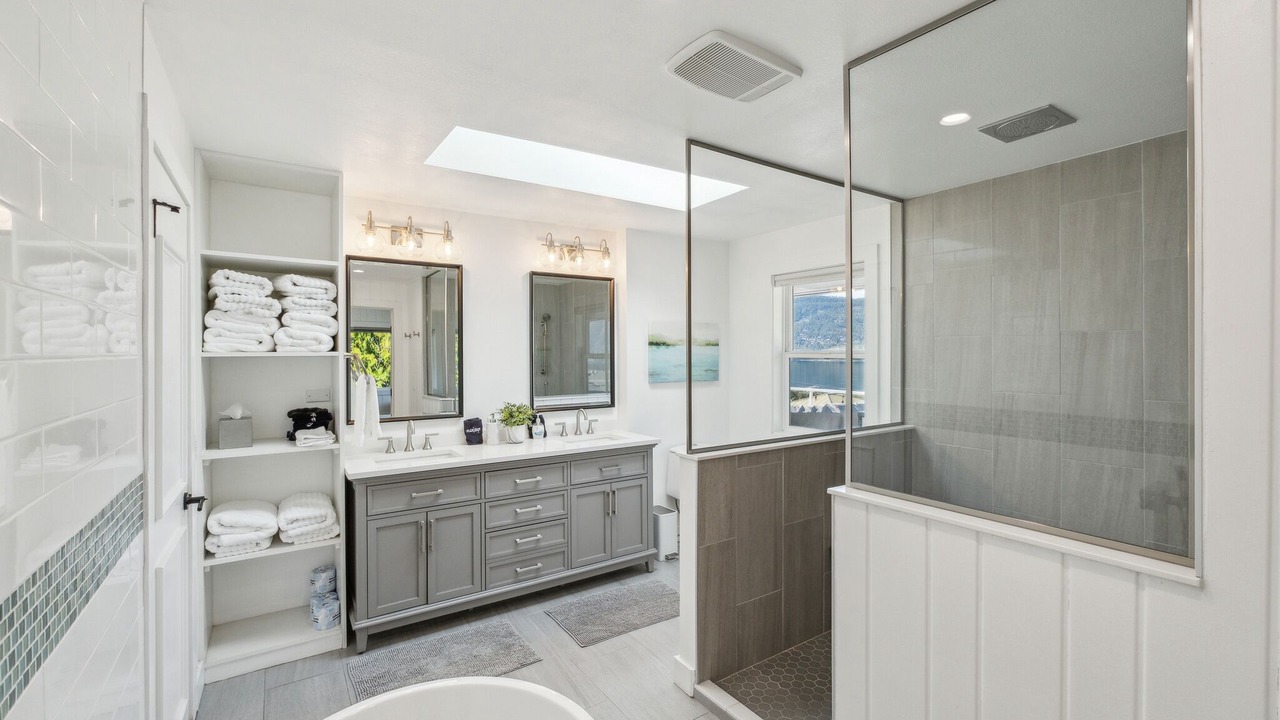 Photo of Bathroom in Manson