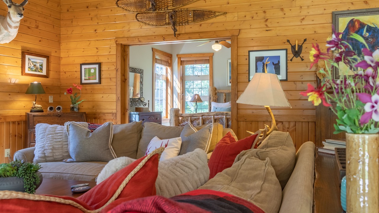 Photo of Livingroom in Irwin