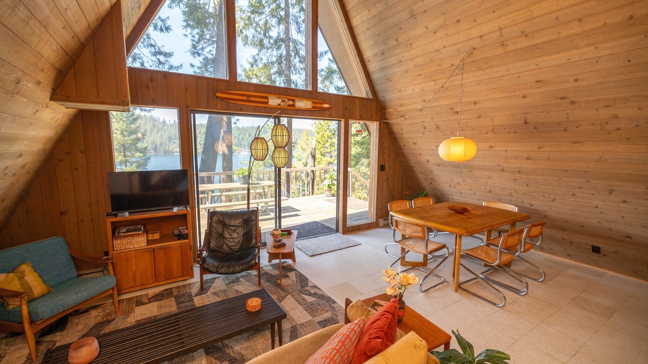 Photo of Livingroom in Hayden Lake