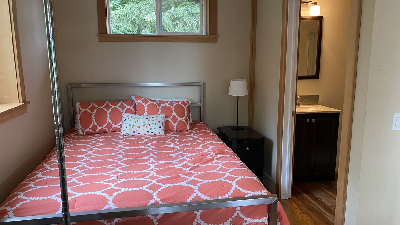 Photo of Bedroom in Inglewood-Finn Hill