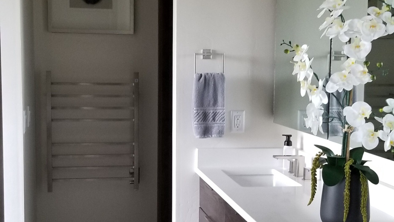 Photo of Bathroom in Island Park
