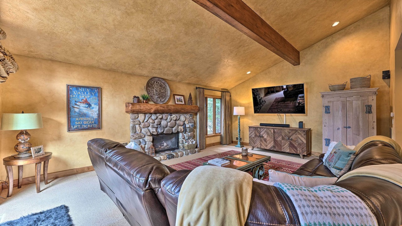 Photo of Livingroom in Twin Creeks