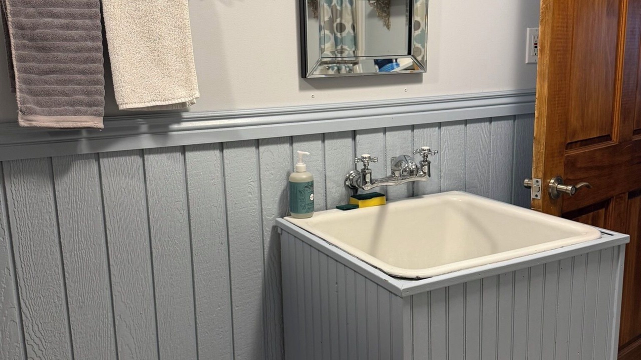 Photo of Bathroom in Red Top Meadows