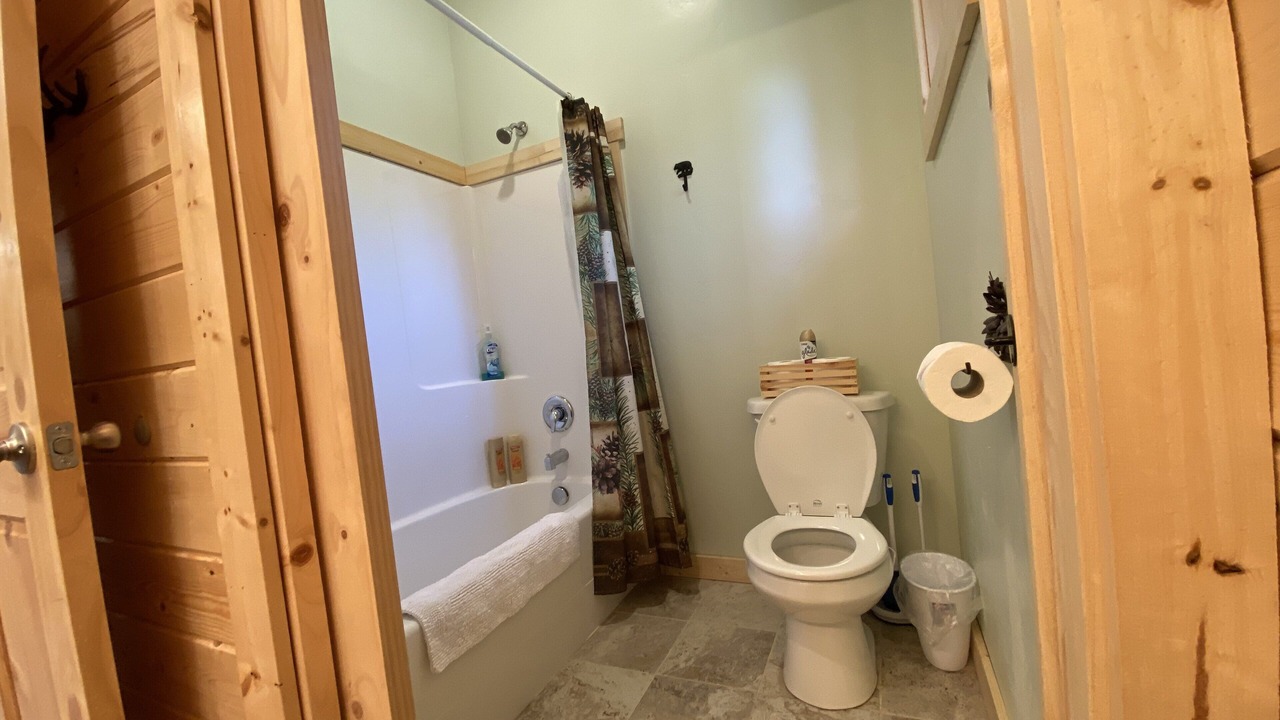 Photo of Bathroom in Island Park