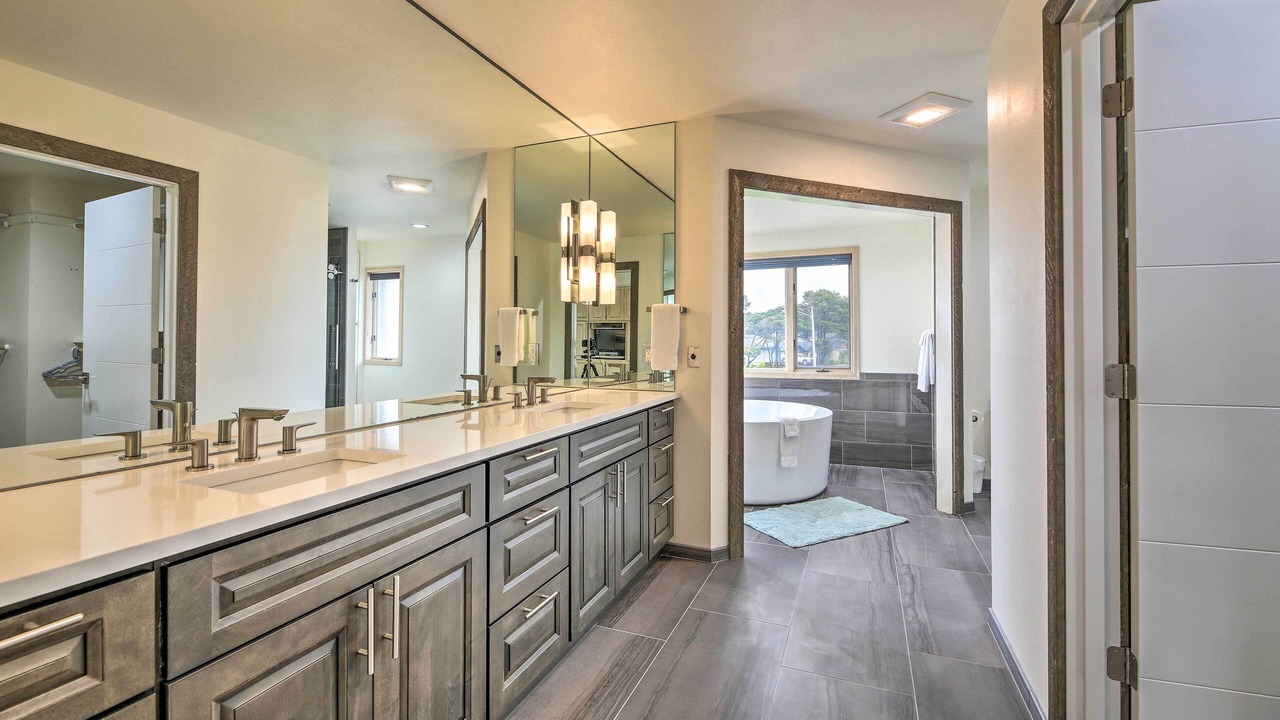 Photo of Bathroom in Agate Beach