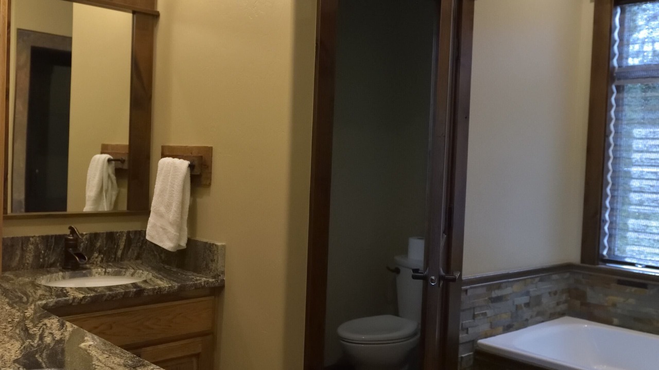 Photo of Bathroom in Island Park