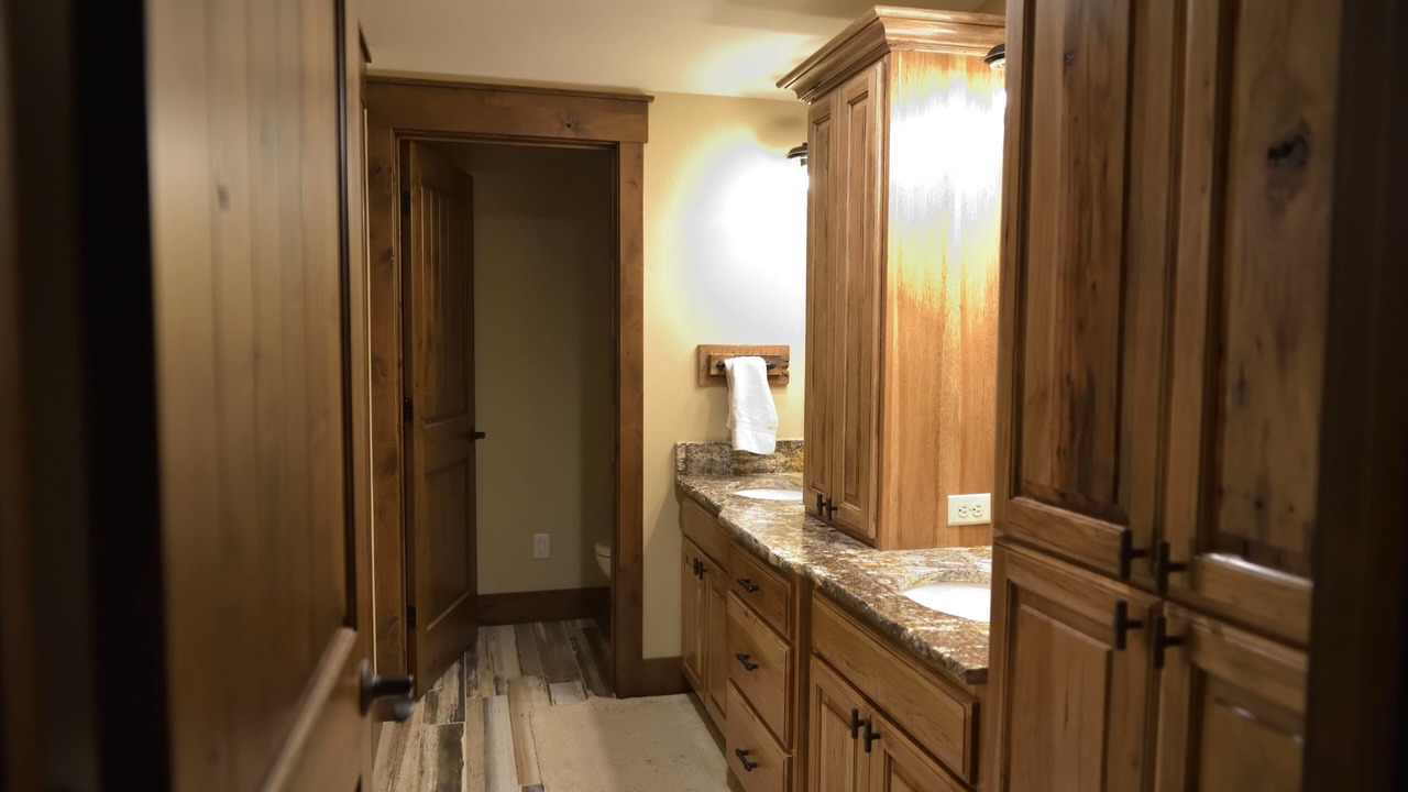 Photo of Bathroom in Island Park