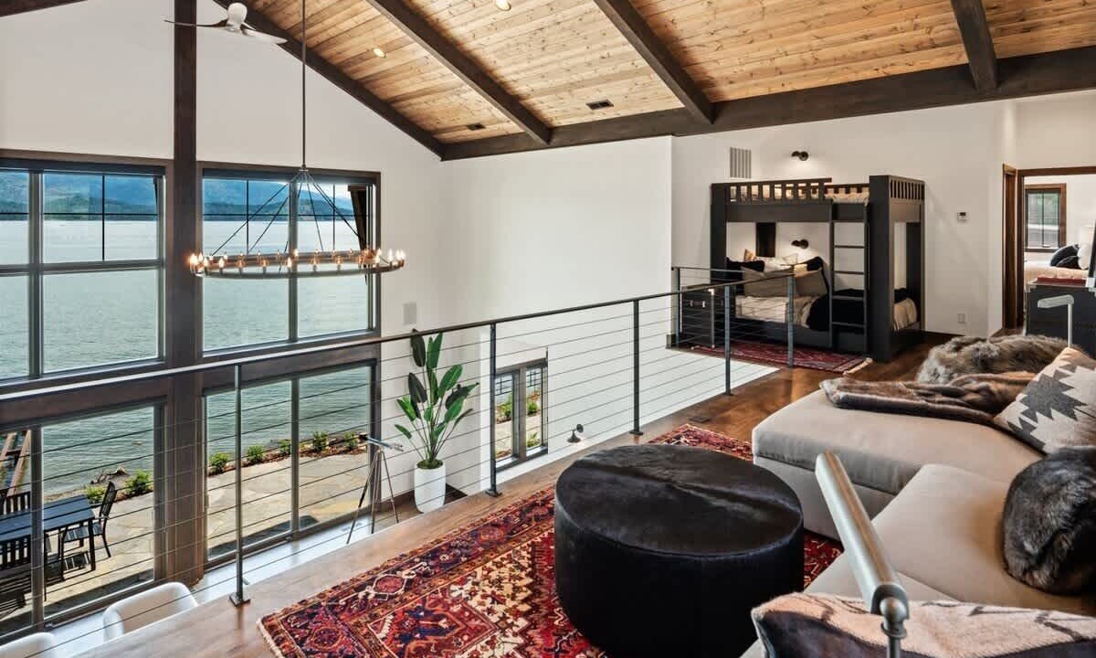 Photo of Livingroom in Sandpoint