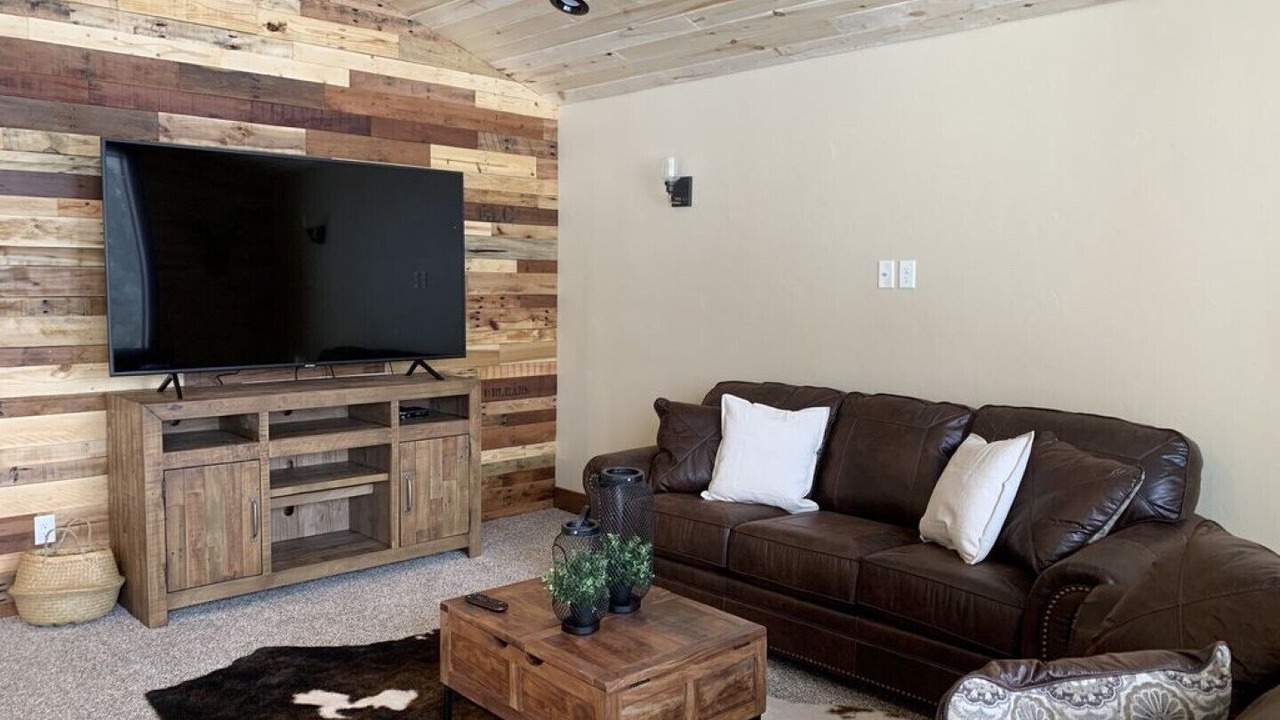 Photo of Livingroom in Island Park