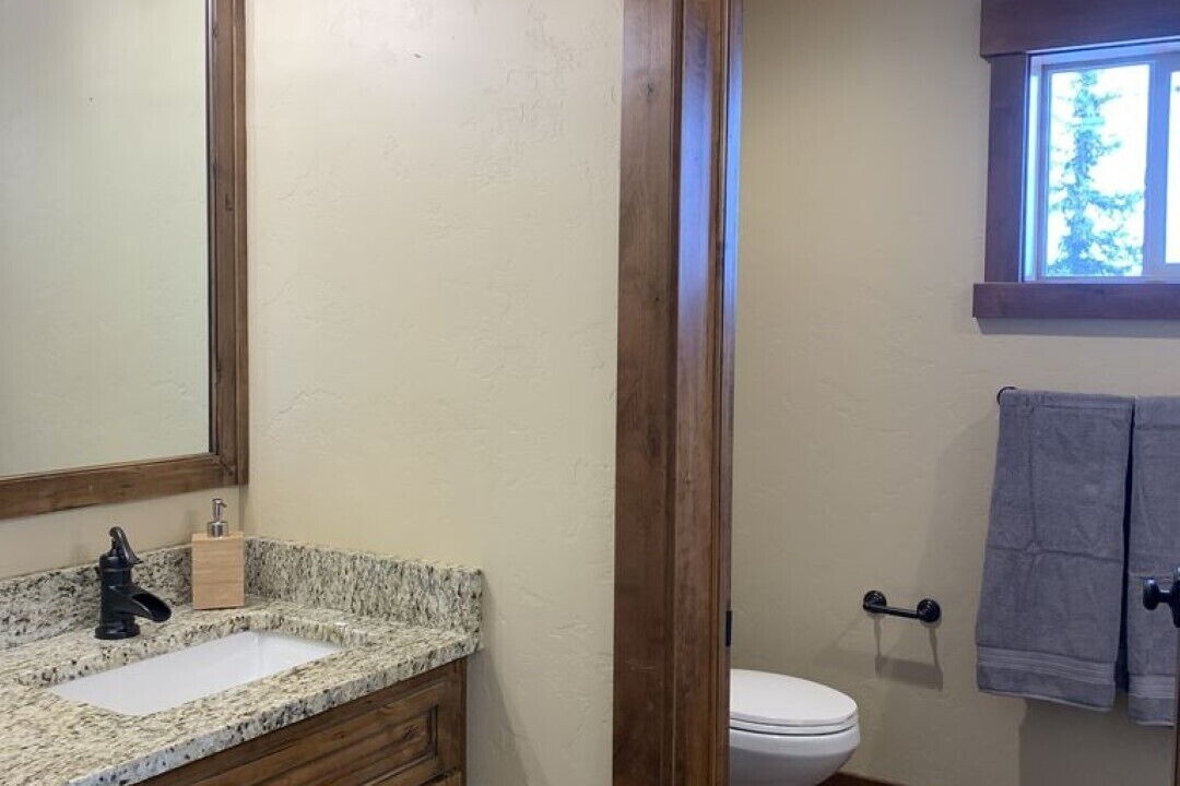 Photo of Bathroom in Island Park