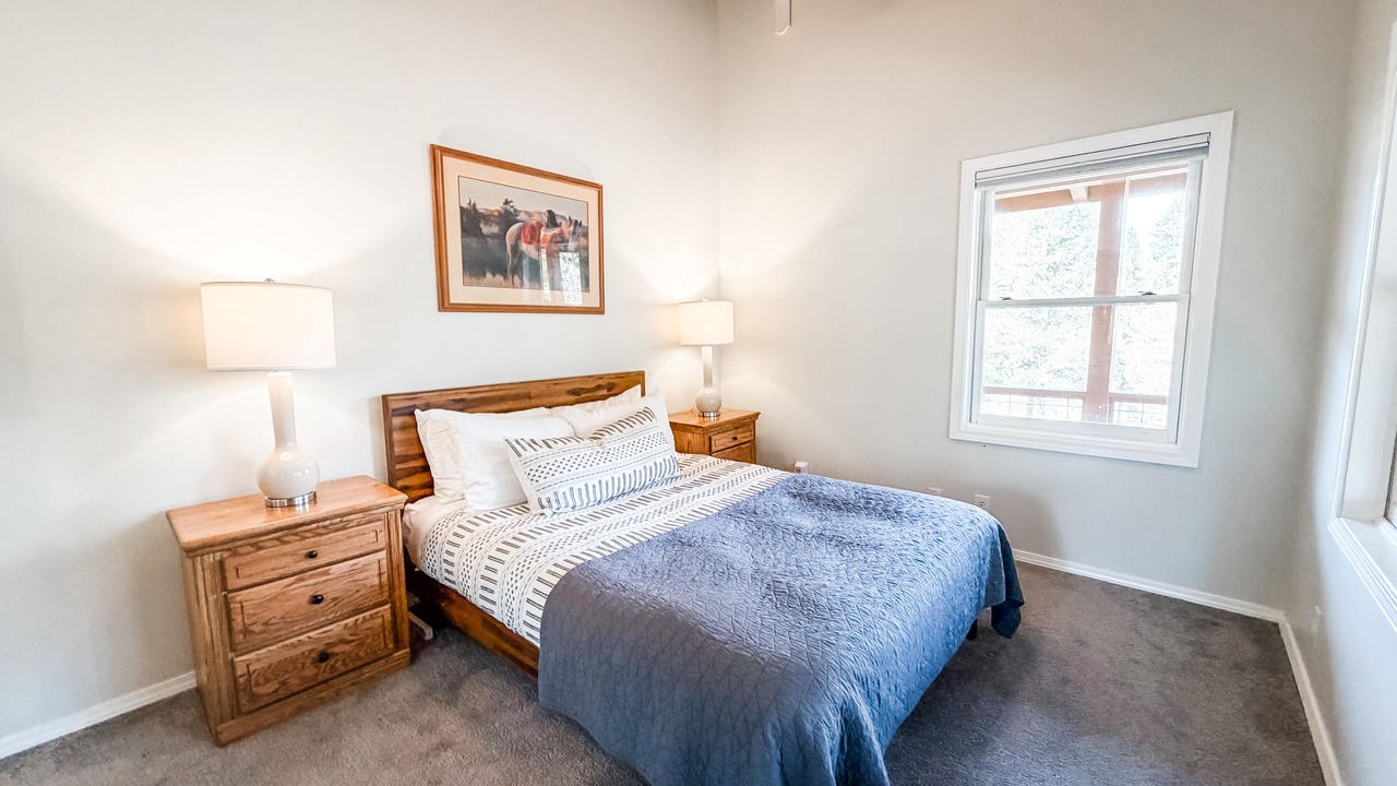 Photo of Bedroom in Oregon Water Wonderland
