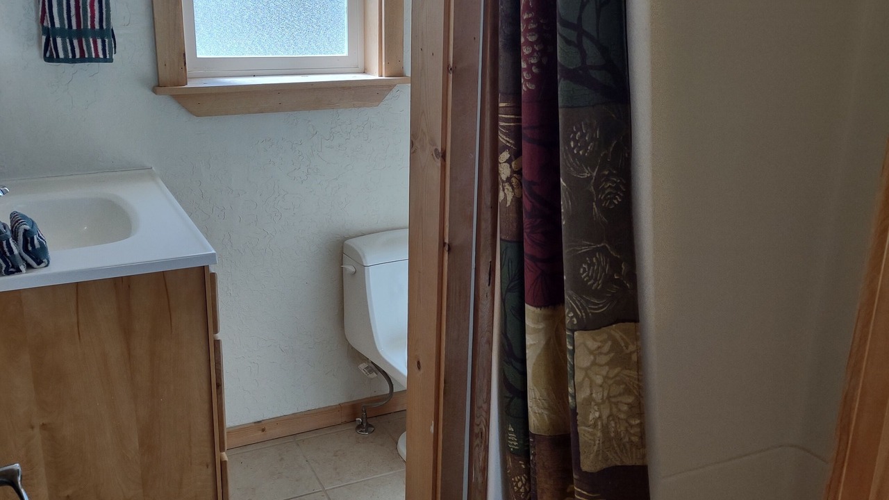 Photo of Bathroom in Island Park