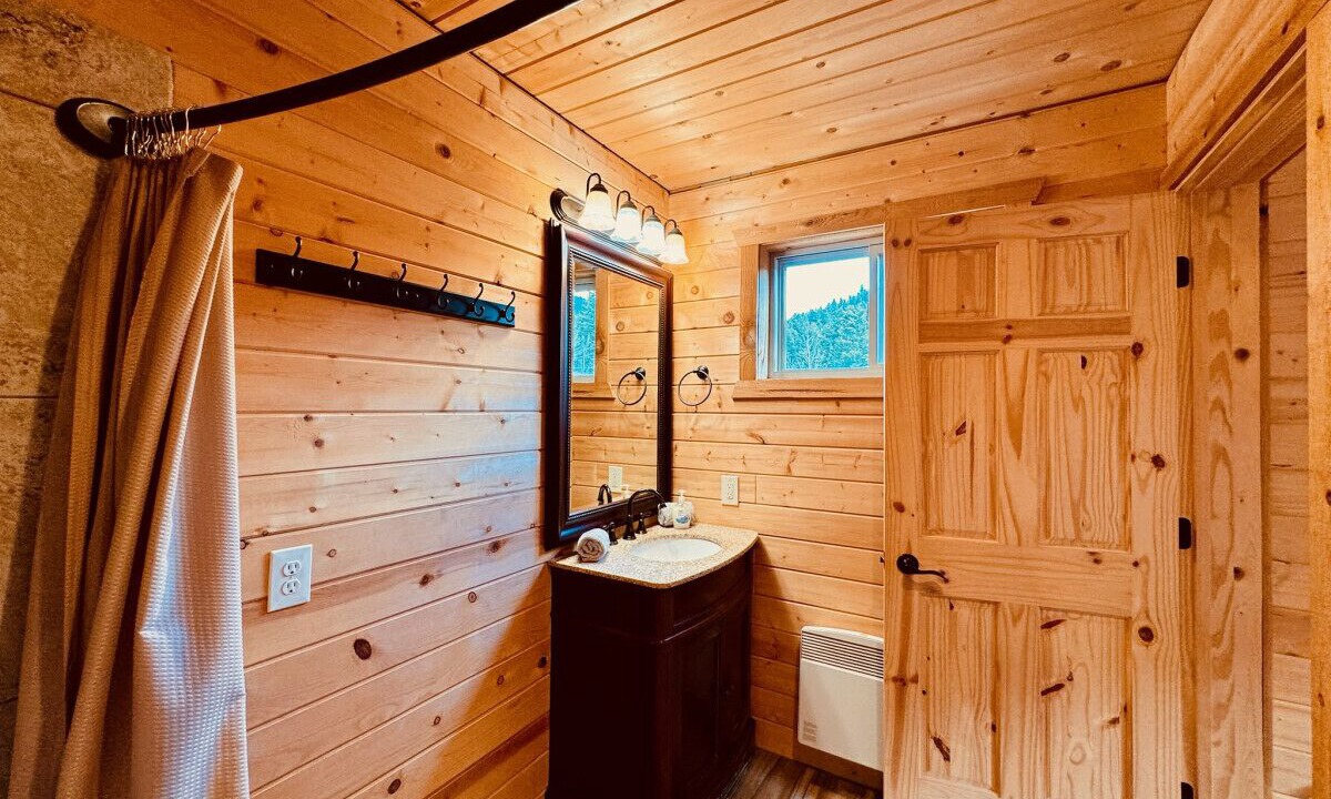 Photo of Bathroom in Island Park