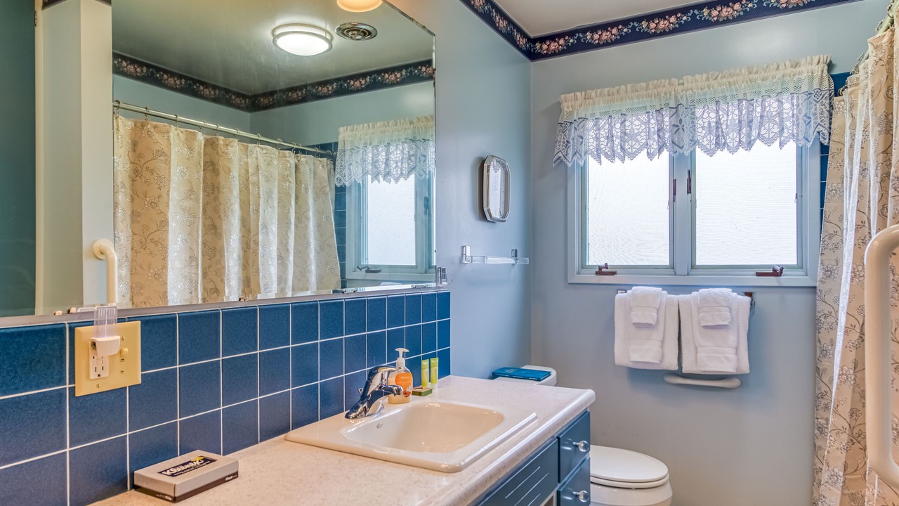 Photo of Bathroom in Oroville