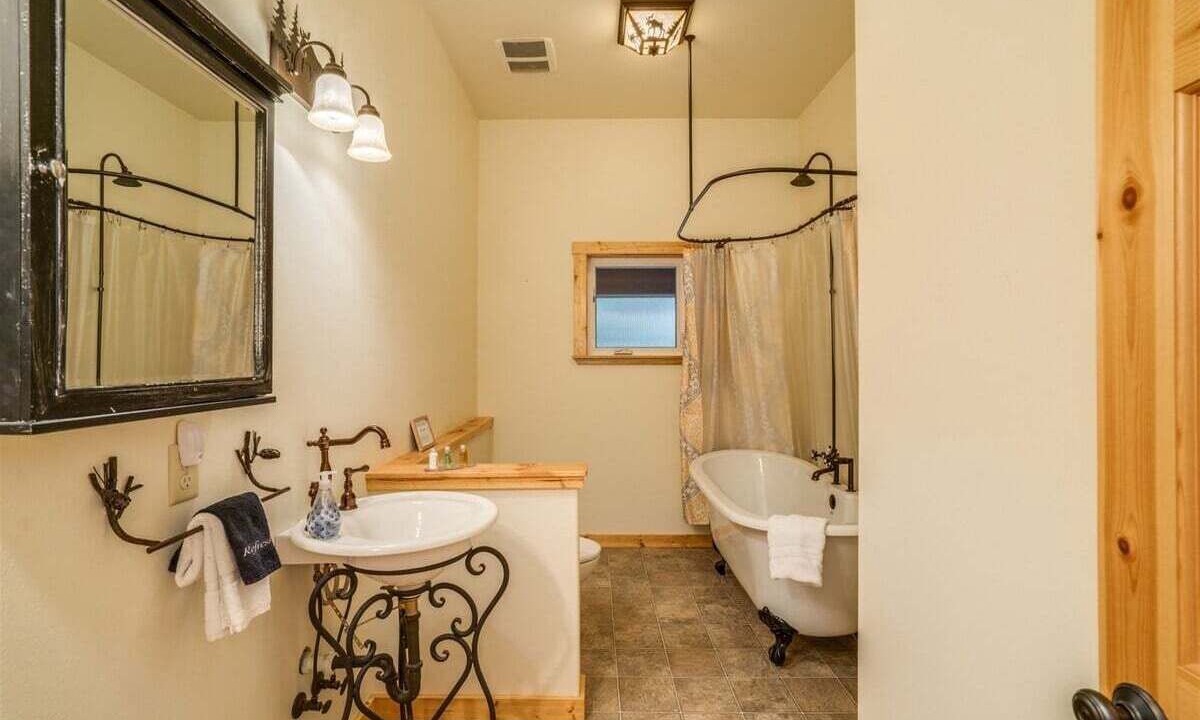 Photo of Bathroom in Leavenworth