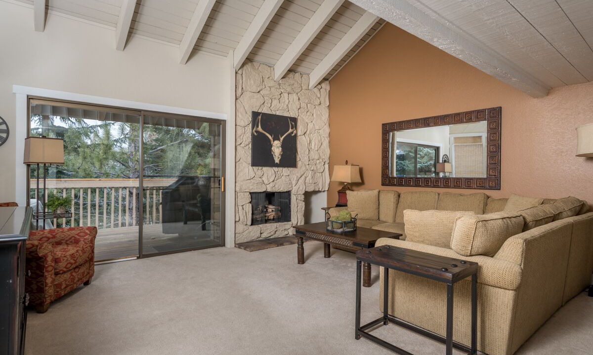 Photo of Livingroom in Elkhorn
