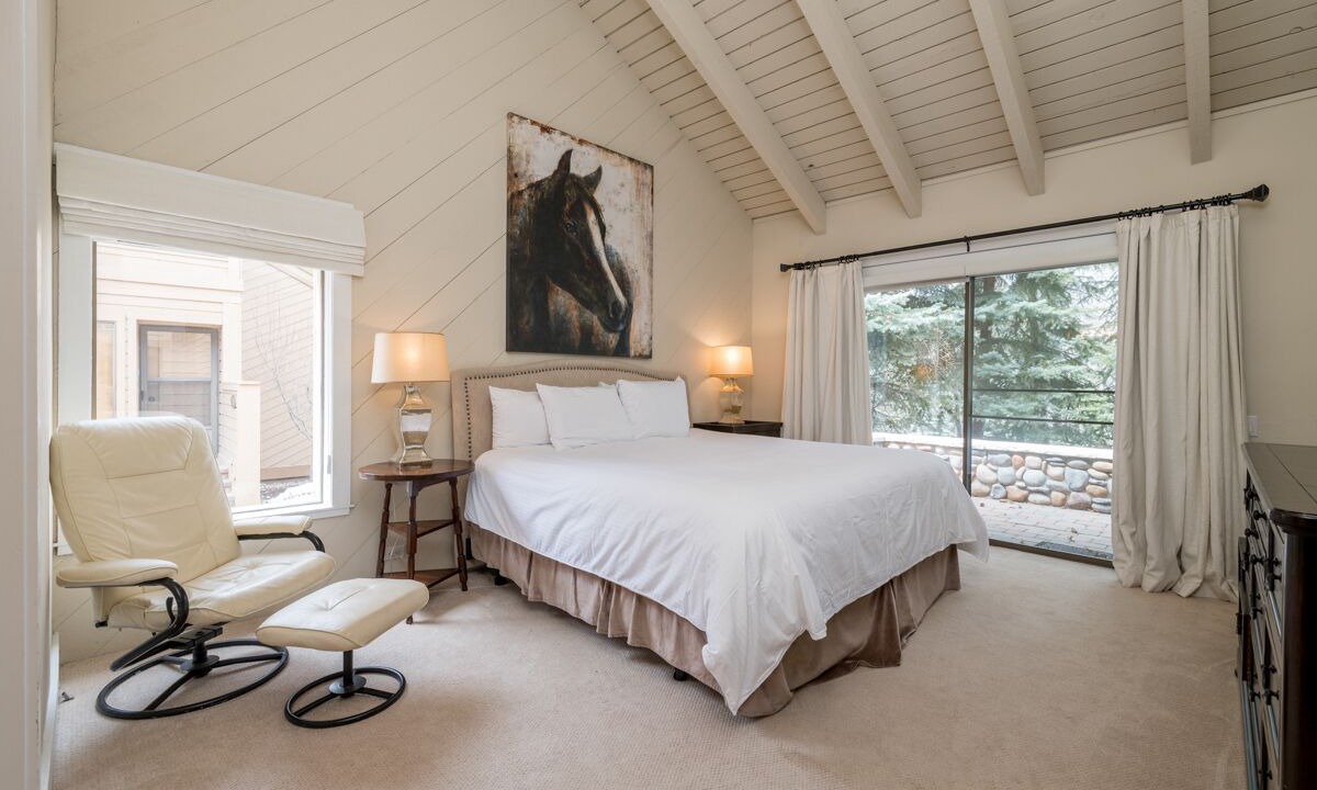 Photo of Bedroom in Elkhorn