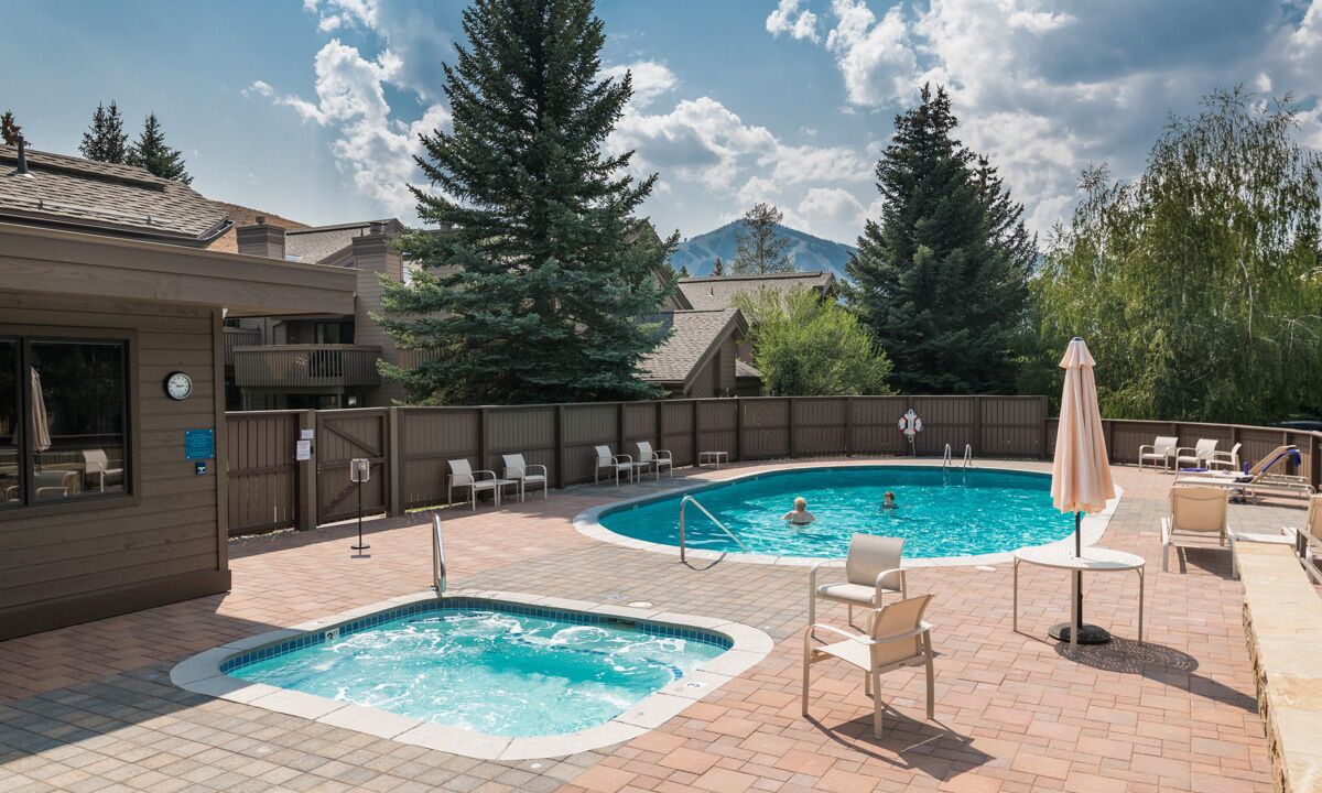 Photo of Outdoor in Elkhorn