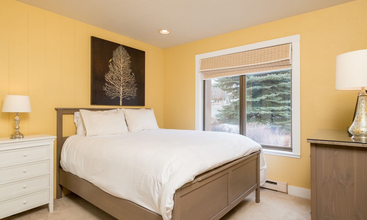 Photo of Bedroom in Elkhorn