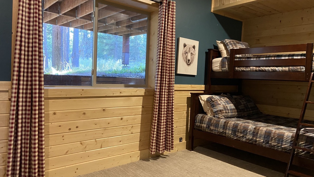 Photo of Bedroom in Island Park