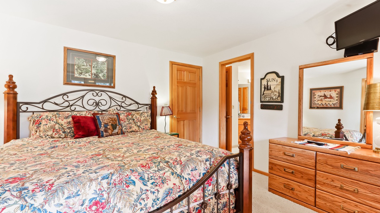 Photo of Bedroom in Sunriver