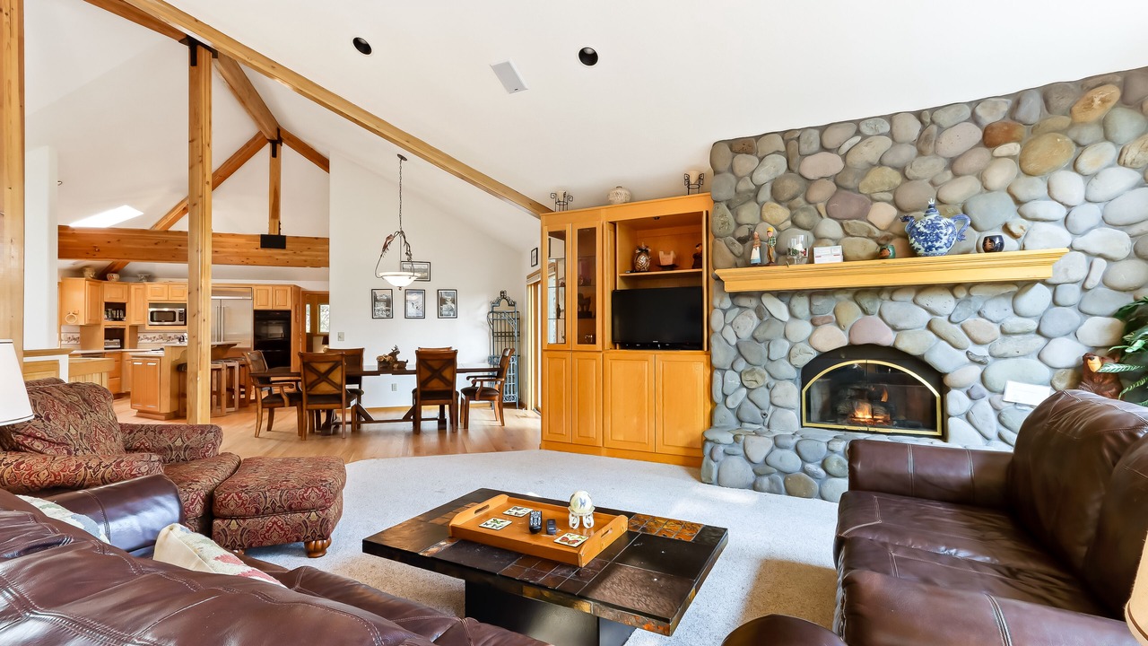 Photo of Livingroom in Sunriver