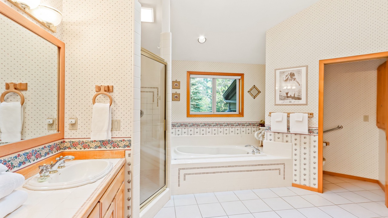 Photo of Bathroom in Sunriver