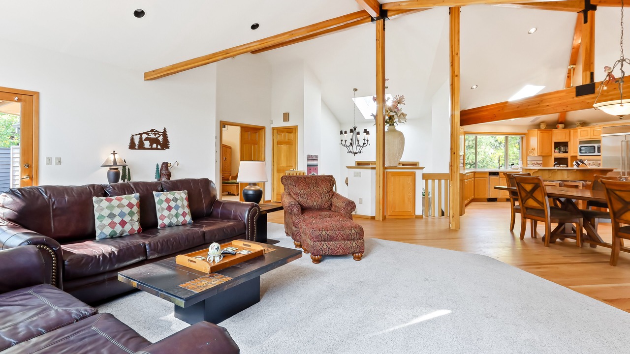 Photo of Livingroom in Sunriver