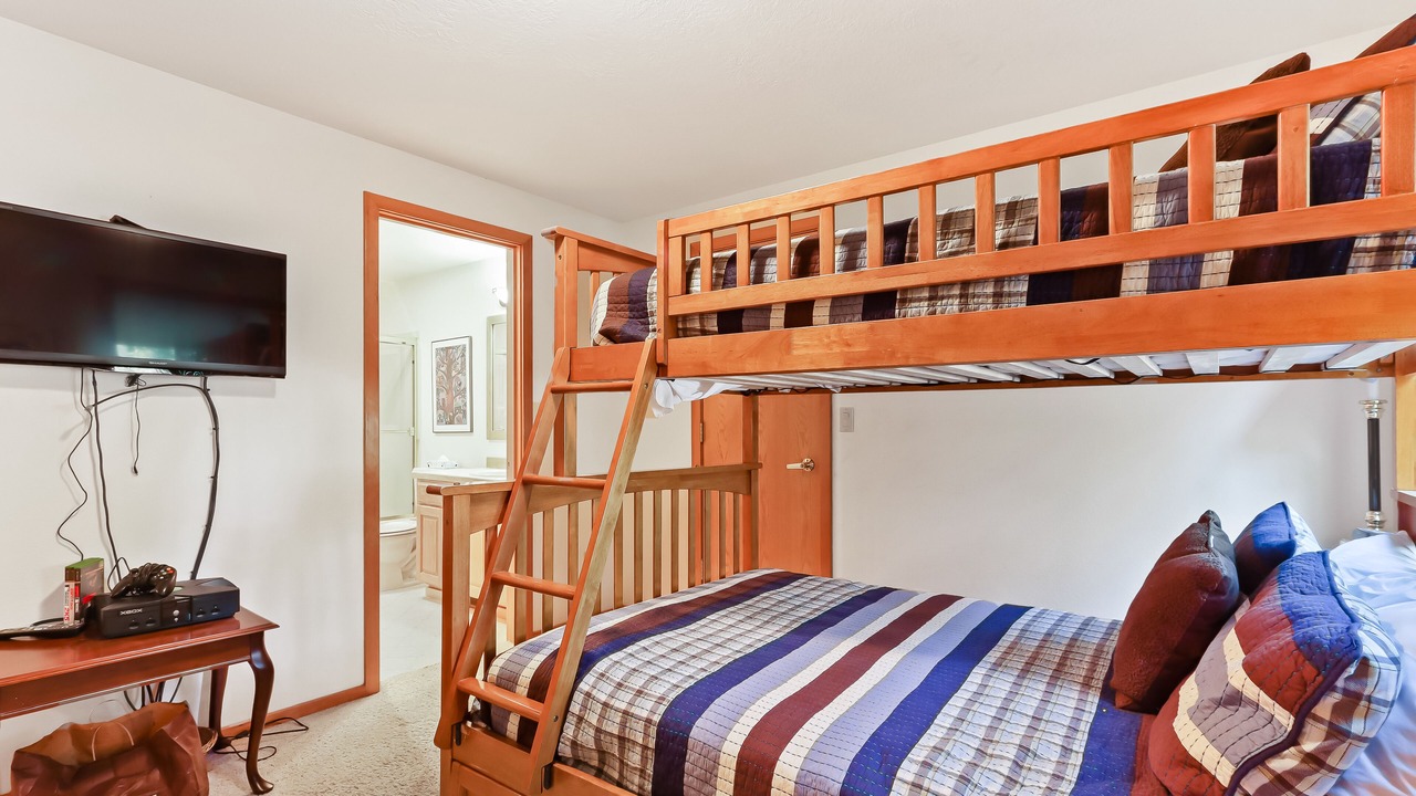 Photo of Bedroom in Sunriver