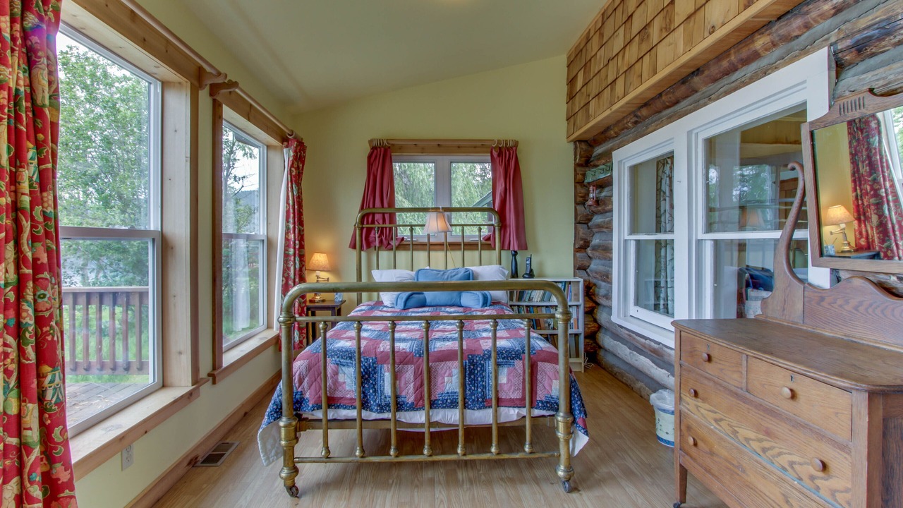 Photo of Bedroom in Sandpoint