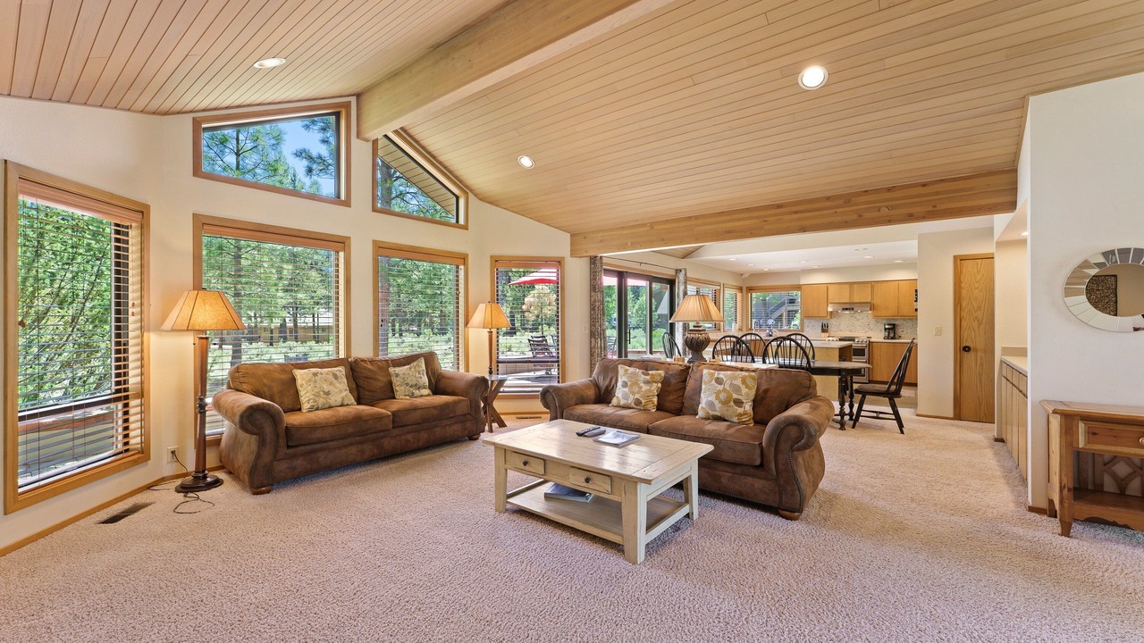 Photo of Livingroom in Sunriver