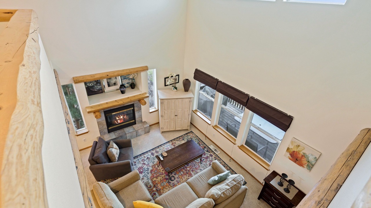 Photo of Livingroom in Awbrey Butte
