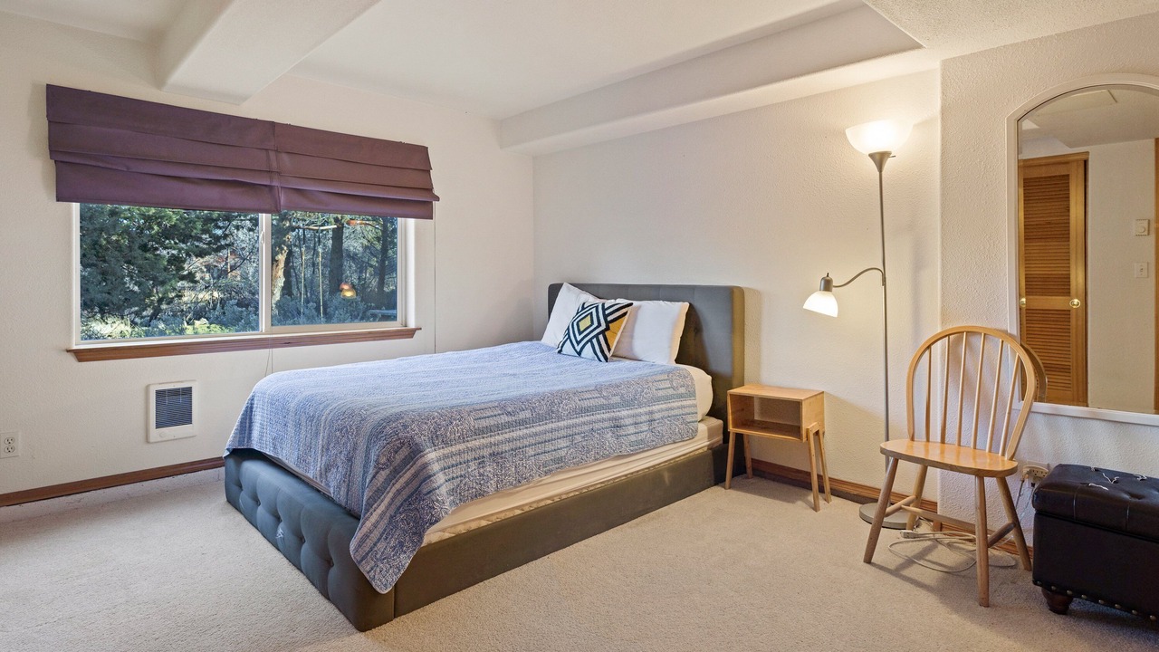 Photo of Bedroom in Awbrey Butte