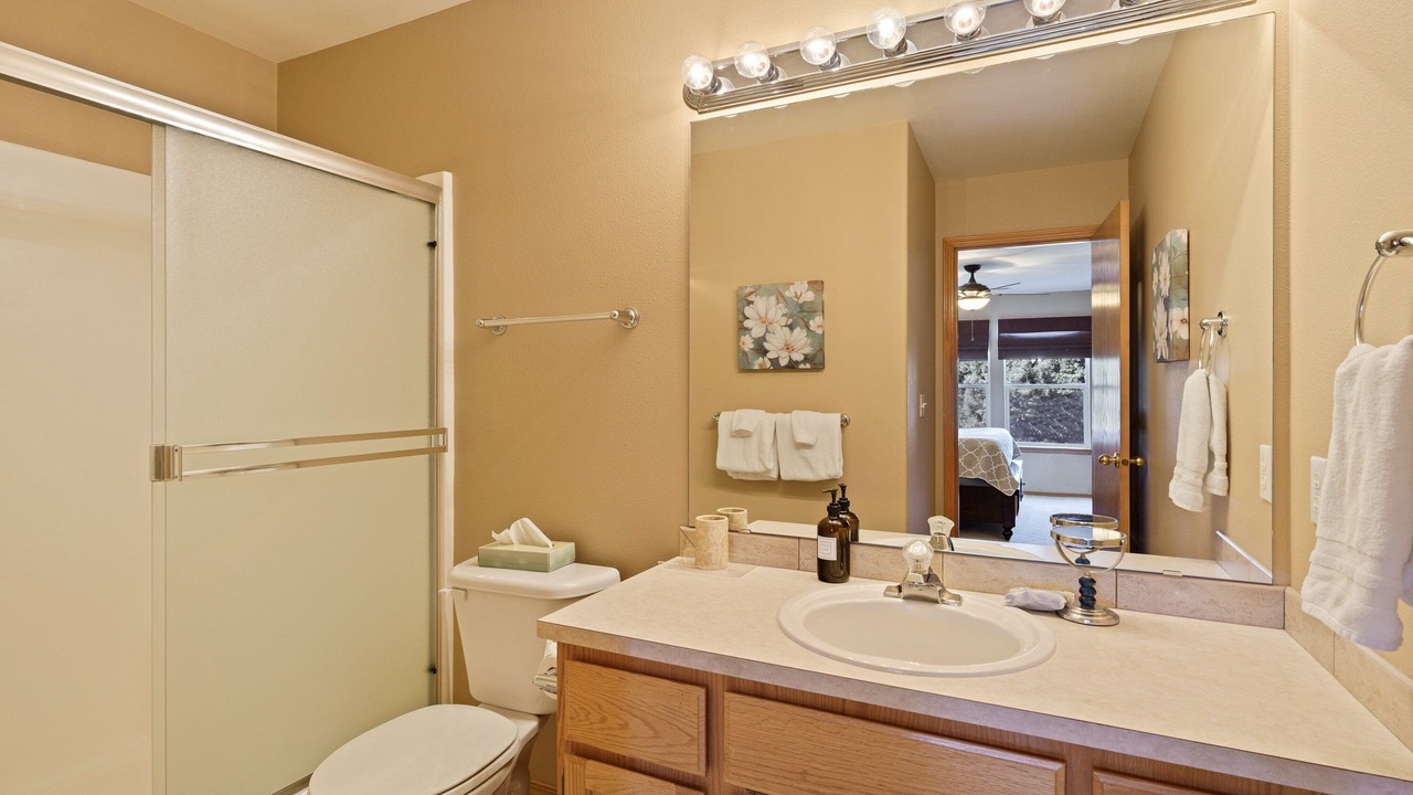 Photo of Bathroom in Awbrey Butte