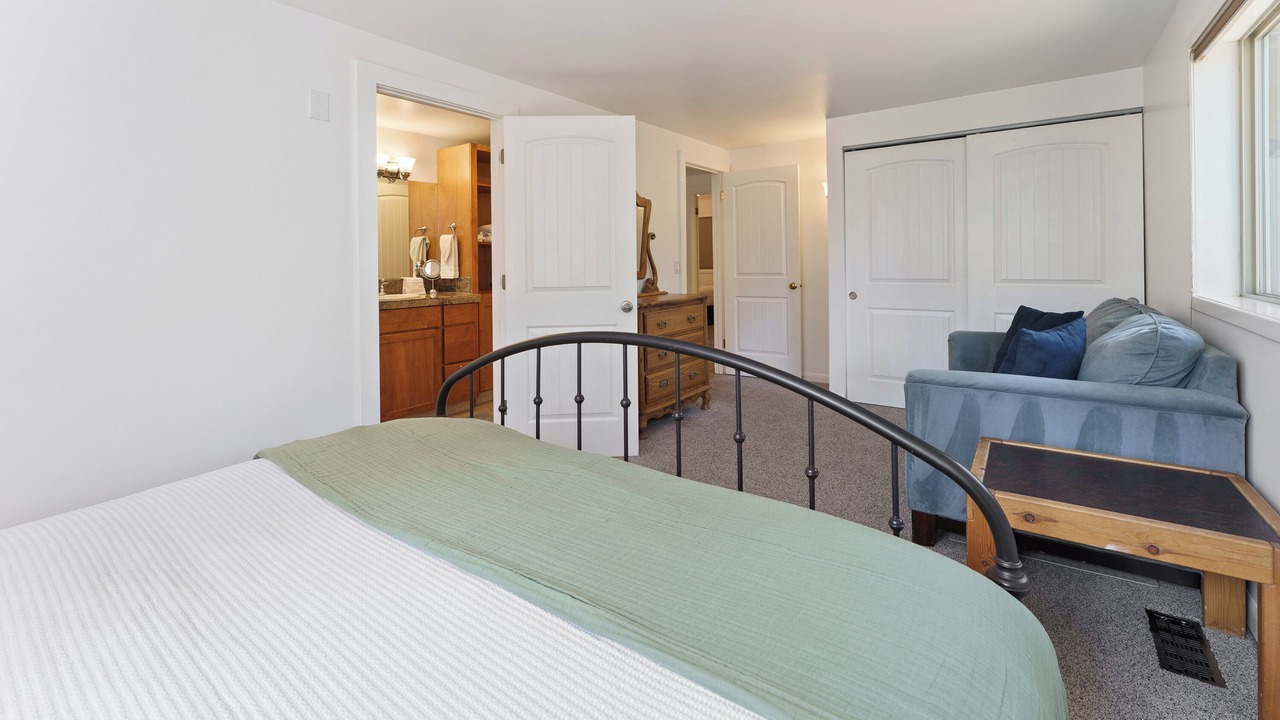 Photo of Bedroom in Overlook Park