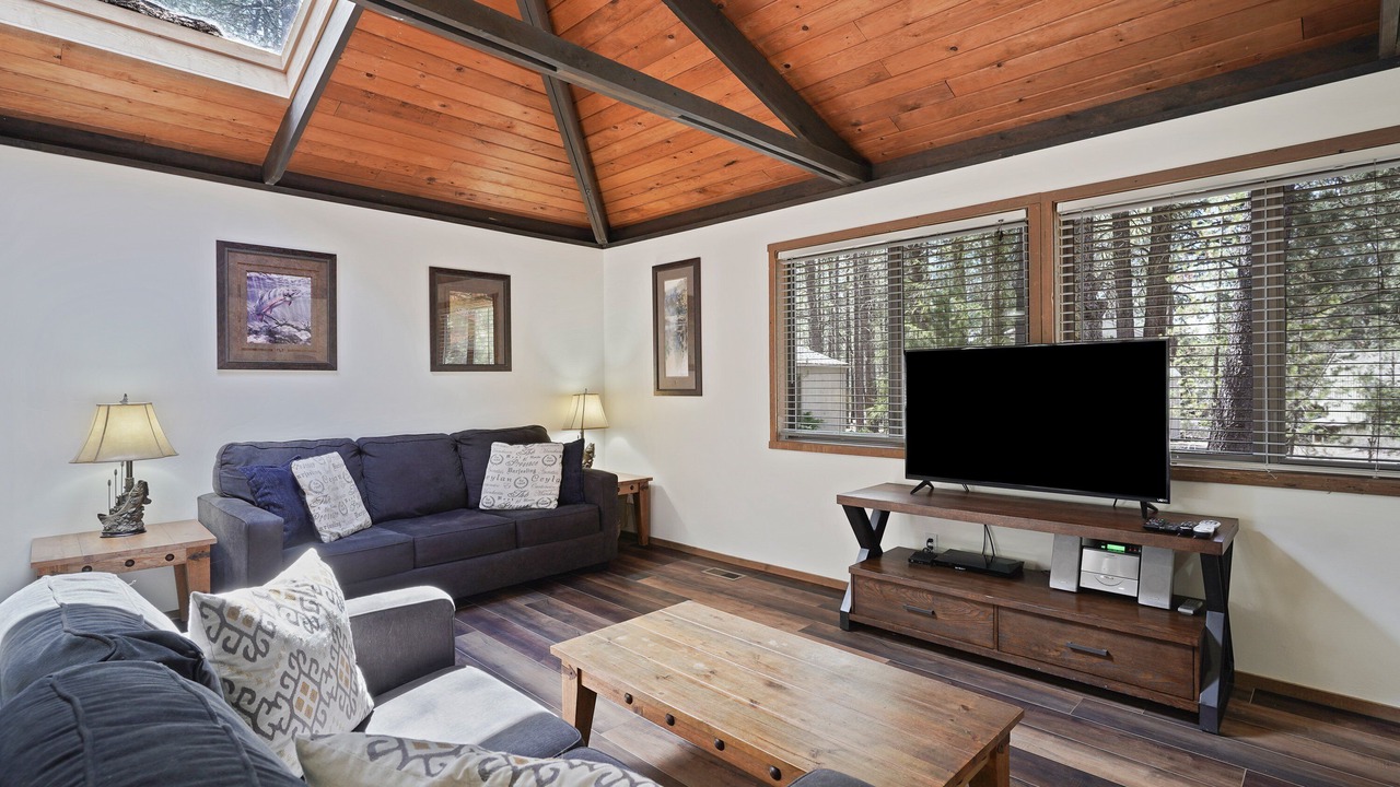 Photo of Livingroom in Sunriver