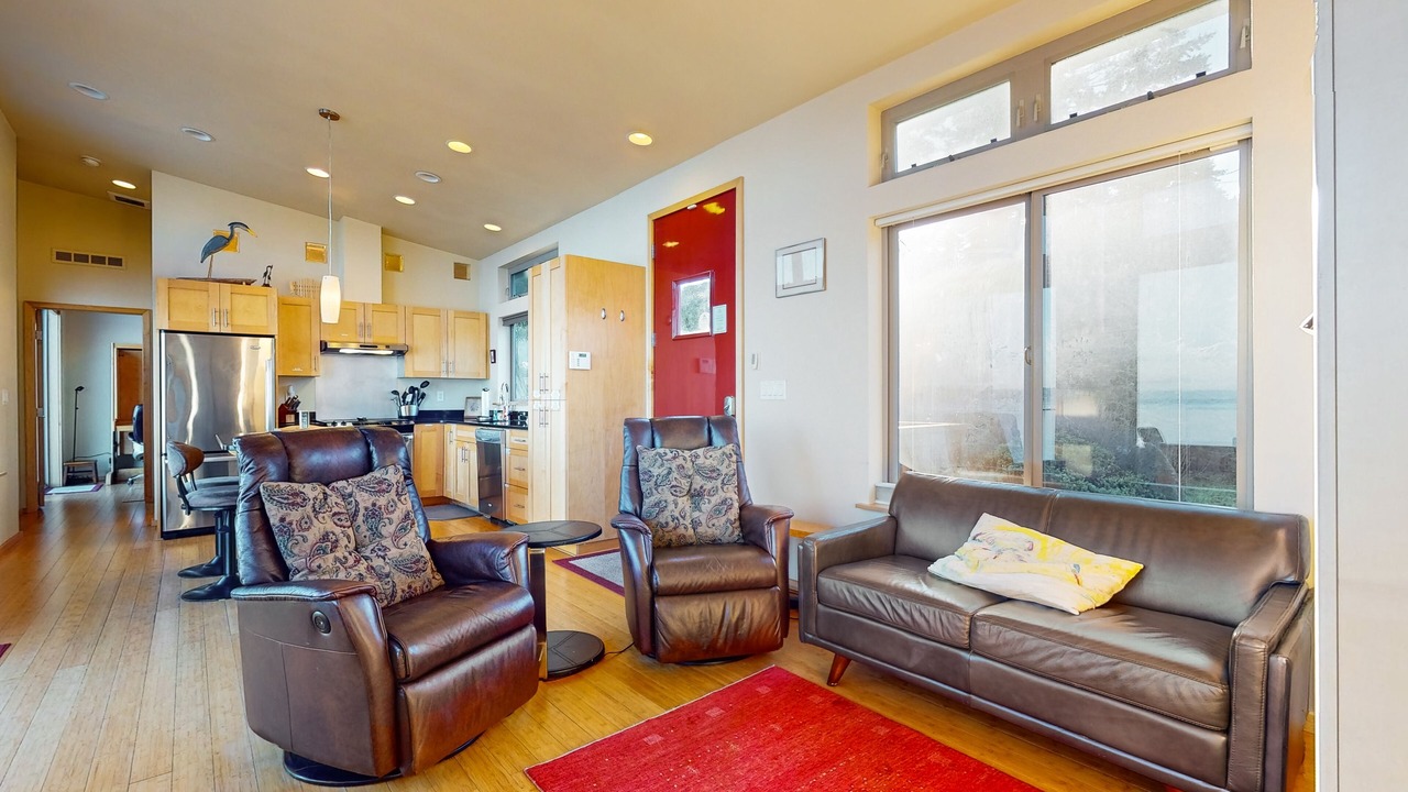 Photo of Livingroom in Coupeville