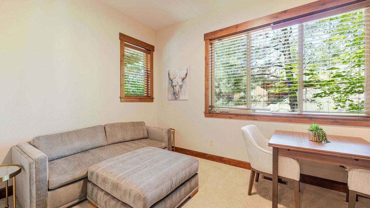 Photo of Livingroom in Bend