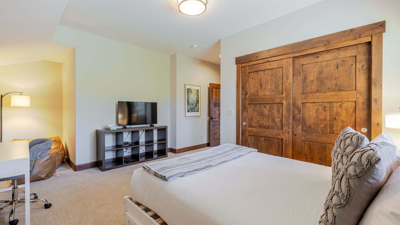 Photo of Bedroom in Bend