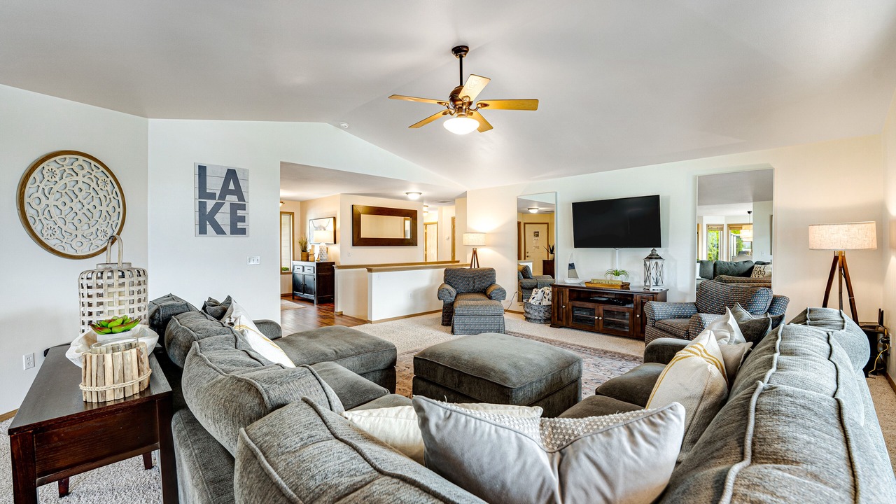 Photo of Livingroom in Manson
