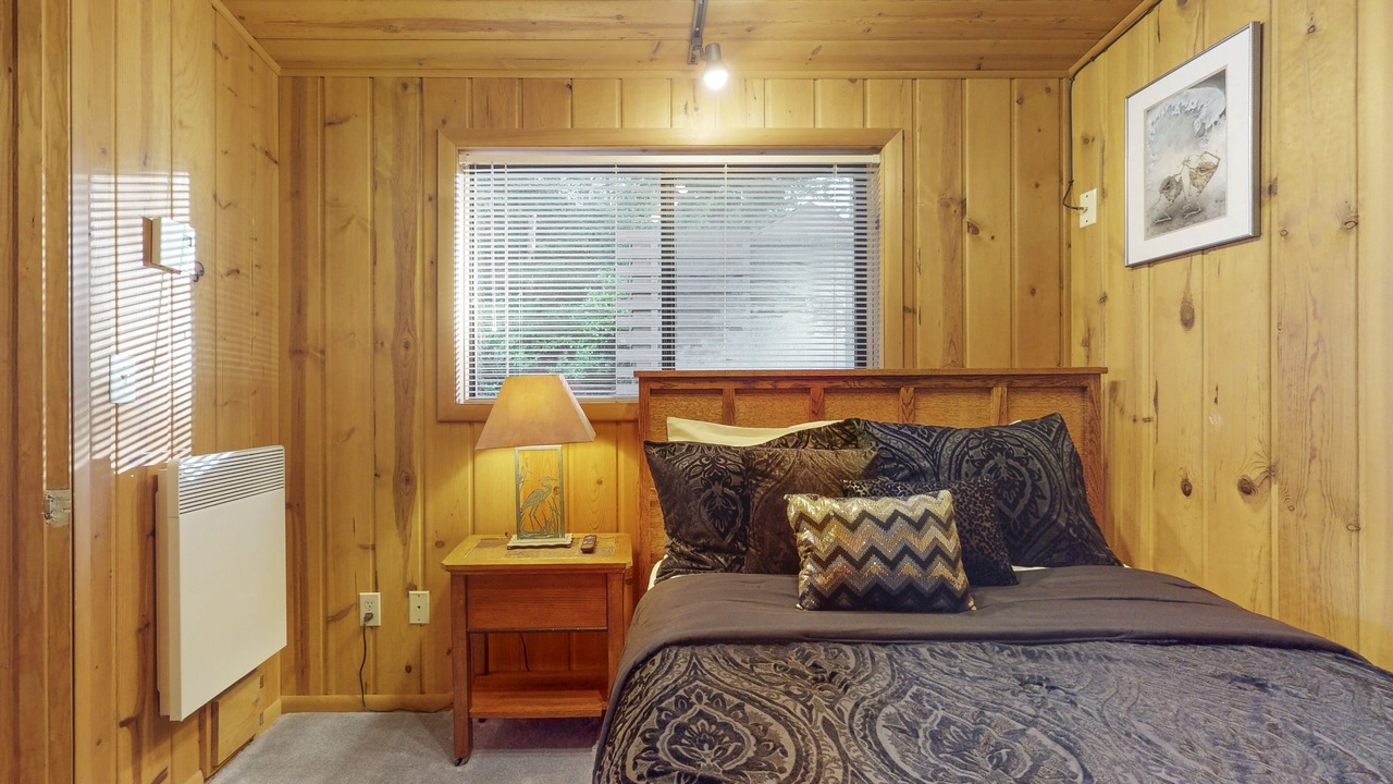 Photo of Bedroom in Coupeville