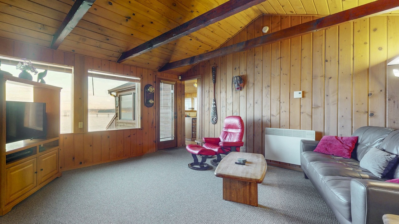 Photo of Livingroom in Coupeville