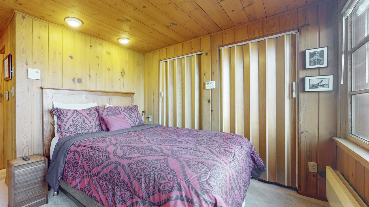 Photo of Bedroom in Coupeville