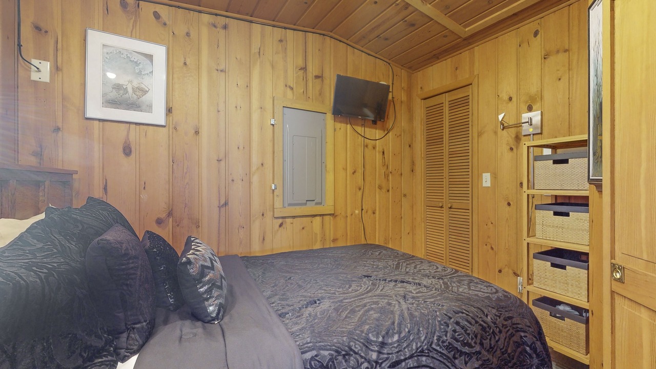 Photo of Bedroom in Coupeville