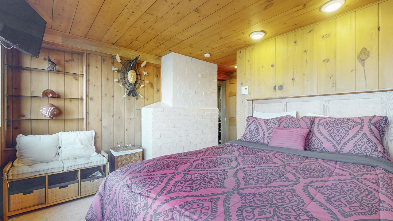 Photo of Bedroom in Coupeville